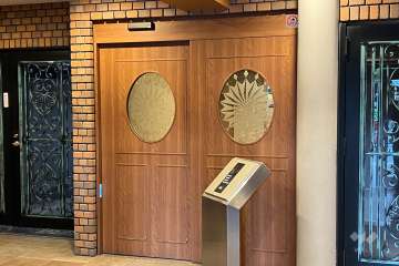 エントランスはオートロック付きです。