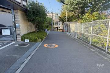 敷地北側の前面道路