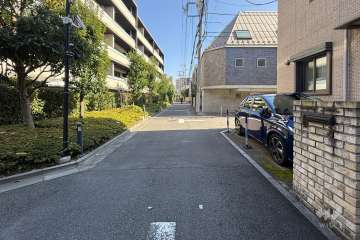 敷地南側の前面道路
