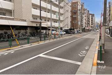 敷地北側の前面道路（東側から）
