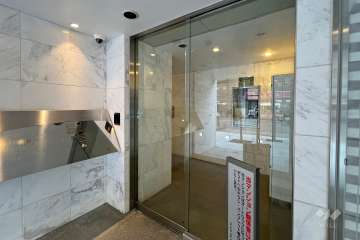 エントランスはオートロック付きです。