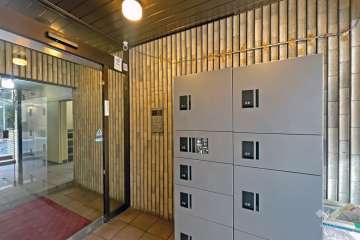 エントランス内のオートロックと宅配ボックス