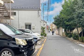 敷地の西側前面道路（北側から）