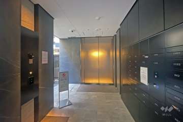 エントランスはオートロック付きです。