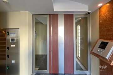 エントランスはオートロック付きです。