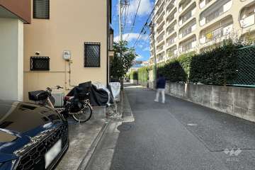 敷地南側の前面道路