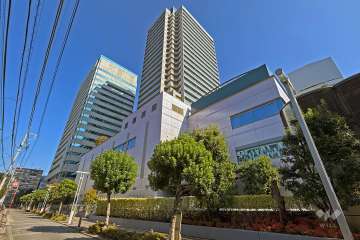 中野サンクォーレタワーの外観（南西側から）