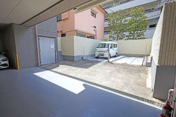 敷地内駐車場（屋外機械式・屋内平面式）