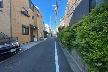 敷地北側の前面道路　