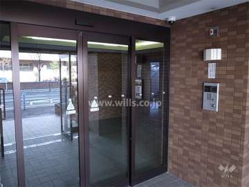 エントランスはオートロック付きです。