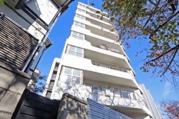 ヴィラロイヤル東中野の外観(南西側から)