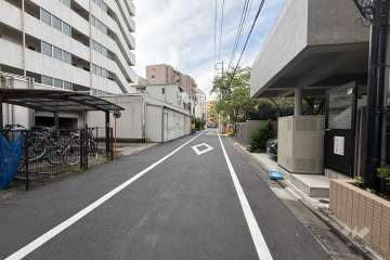 敷地北側の前面道路