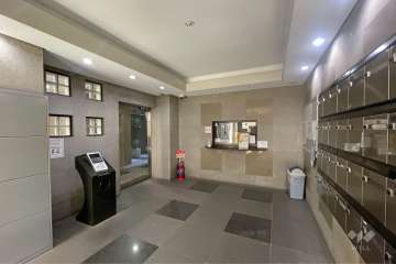 エントランスはオートロック付きです。