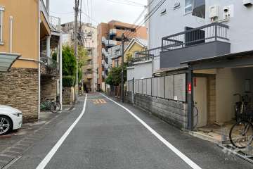 敷地北東側の前面道路