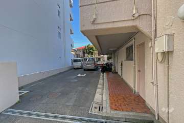 駐車場の出入り口