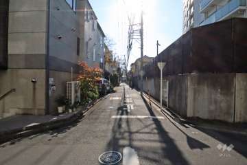 敷地東側の前面道路