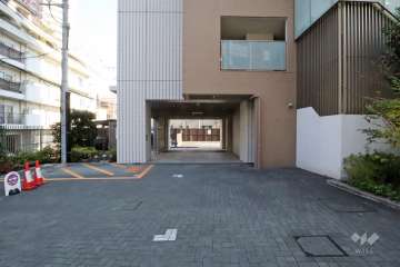 駐車場の出入り口（リングシャッター付き）