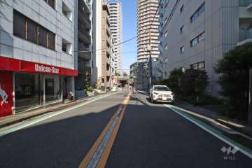 敷地西側の前面道路