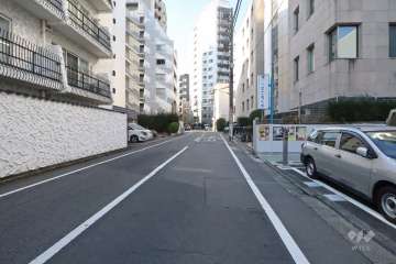 敷地北側の前面道路