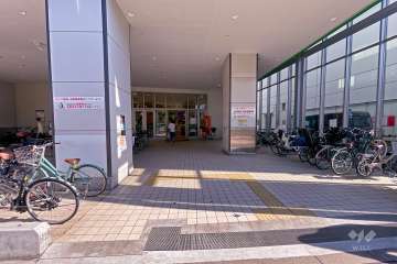 敷地の1Fは『サミットストア東中野店』です。