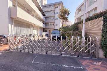 駐車場の出入り口・敷地内駐車場（屋外平面式）