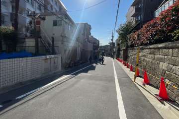 敷地北西側の前面道路