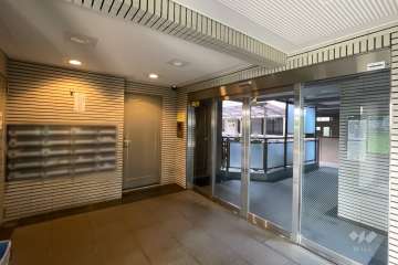 エントランスはオートロック付きです。