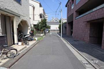 敷地北側の前面道路