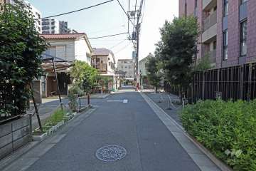 敷地南東側の前面道路
