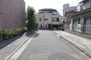 敷地北西側の前面道路