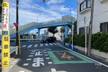 敷地西側の前面道路　