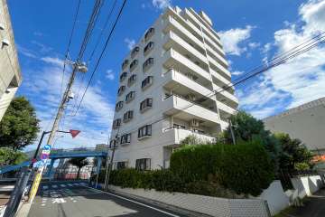 ライオンズマンション中野南台の外観（南西側から）　