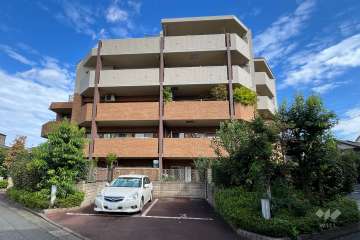 レクセルマンション笹塚の外観（南側から）