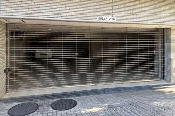 駐車場の出入り口（リングシャッター付き）