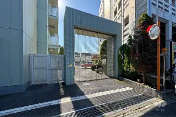 駐車場出入り口（リングシャッター付き）