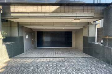 駐車場の出入り口（リングシャッター付き）　