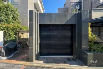 駐車場の出入り口（リングシャッター付き）