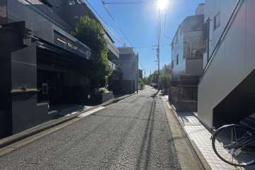 敷地西側の前面道路　
