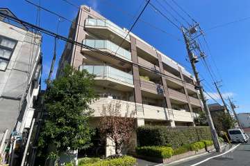 グローベルザシーズン鷺ノ宮パークスの外観（南西側から）