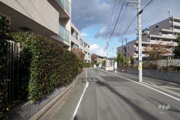 敷地南側の前面道路