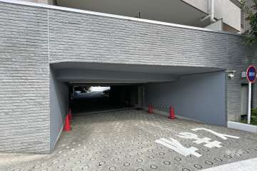 駐車場出入り口