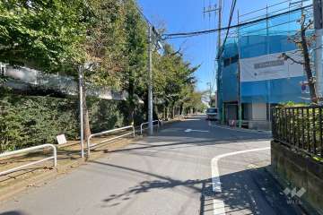 敷地南側の前面道路
