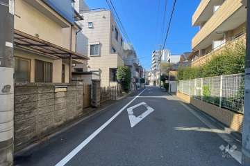 敷地北側の前面道路