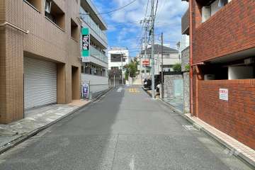敷地西側の前面道路　