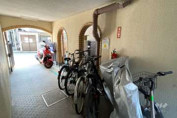 駐輪場とバイク置場