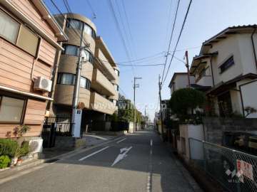 敷地南側の前面道路