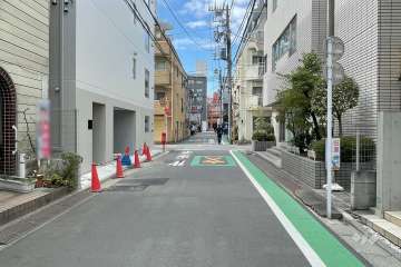 敷地南側の前面道路