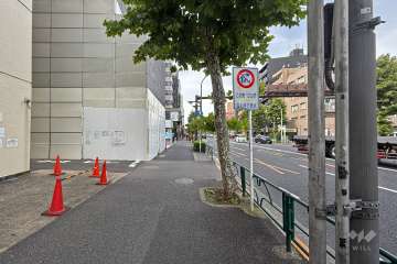 敷地北側は青梅街道に面しています。