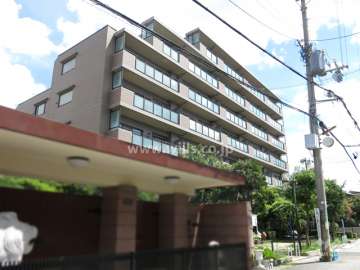 ステイツ甲東園フラッツの外観（南西側から）