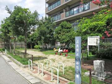 敷地に隣接して『上大市あおぞら公園』があります。
